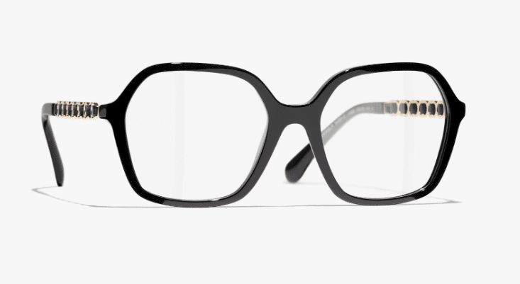 Prada Eyewear editorial — clean lijnen, geometrische verhoudingen